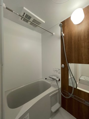 バス・シャワールーム　同シリーズ物件のモデルルームになります※現況優先