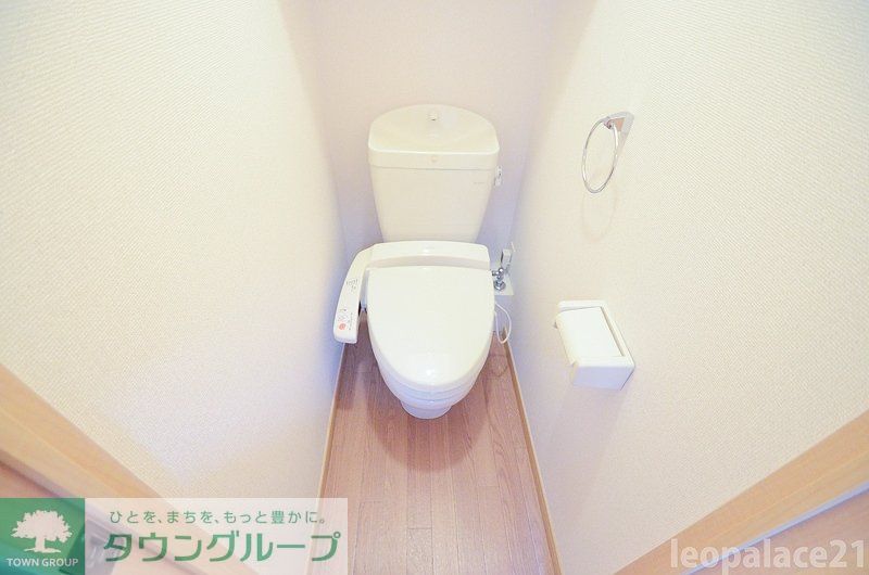 トイレ　温水洗浄便座付きです♪