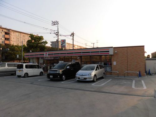 コンビニ　セブン イレブン富田林久野喜台店（コンビニ）まで486m