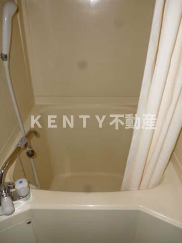 バス・シャワールーム　コンパクトで使いやすいお風呂です