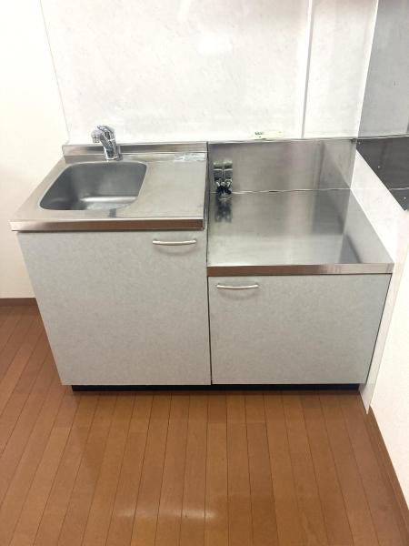 キッチン　※現況優先・写真は他号室使用