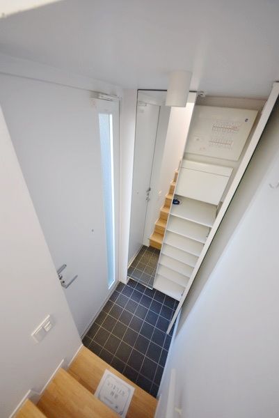 玄関　★大きな姿見付収納のある玄関★