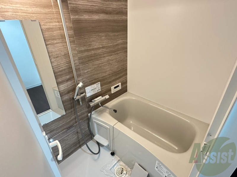 バス・シャワールーム　こちらはお風呂。一日の疲れをここで癒してください。