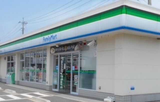 コンビニ　ファミリーマート上尾原市店（コンビニ）まで1057m