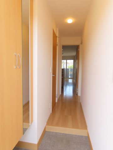 玄関　他部屋の参考写真です。