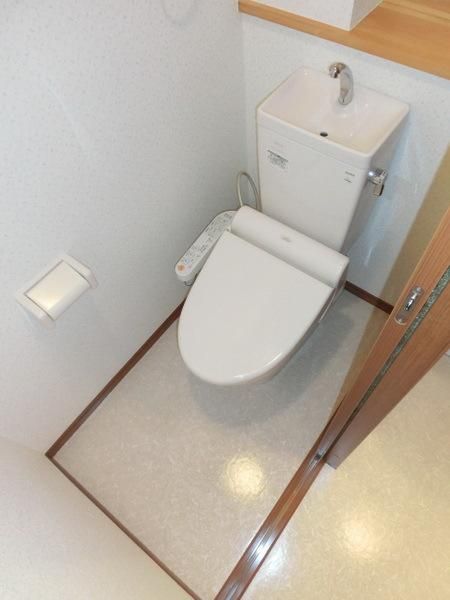 トイレ　ウォシュレット完備です