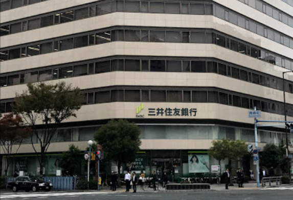 銀行　三井住友銀行南森町支店（銀行）まで597m