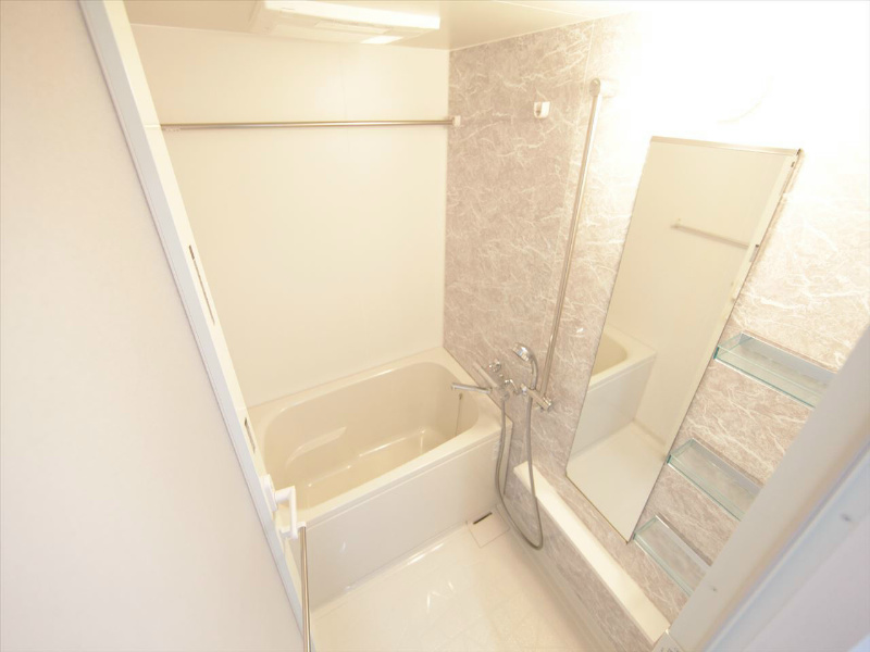 バス・シャワールーム　浴室暖房乾燥機付　24時間換気機能付バスルーム