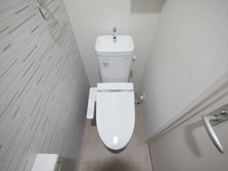 トイレ　温水洗浄暖房便座付トイレ