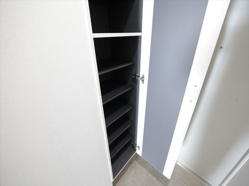 玄関　玄関　シューズボックス付（収納充実してます）