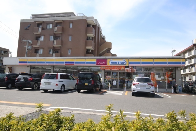 コンビニ　ミニストップ　名古屋城南町店（コンビニ）まで300m