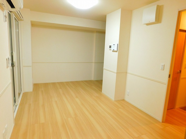 居室・リビング　※同建物同型別のお部屋