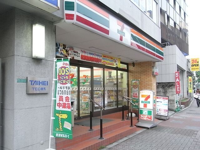 コンビニ　セブンイレブン（コンビニ）まで111m