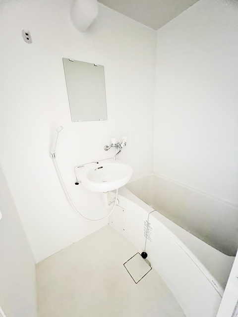 バス・シャワールーム　清潔感のある浴室