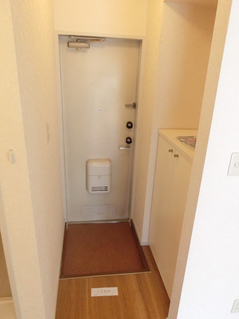 玄関　広めの玄関スペースです。