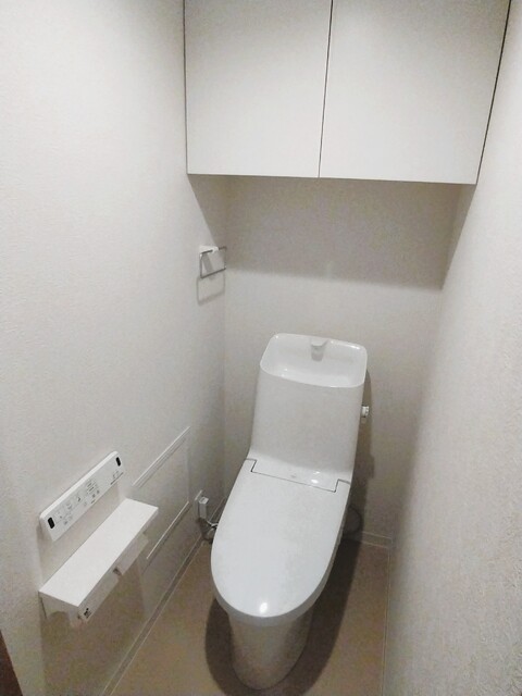 トイレ　温水洗浄便座