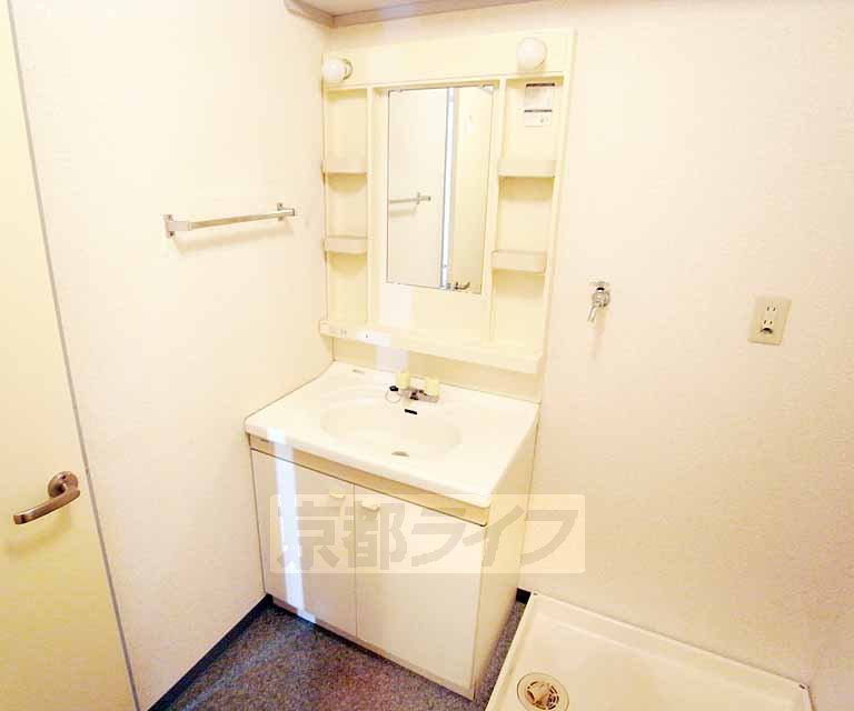 洗面設備　独立洗面台です