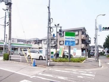 コンビニ　ファミリーマート板橋三園店（コンビニ）まで304m