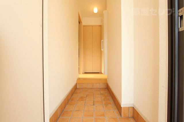 玄関　※１０１号室の写真です