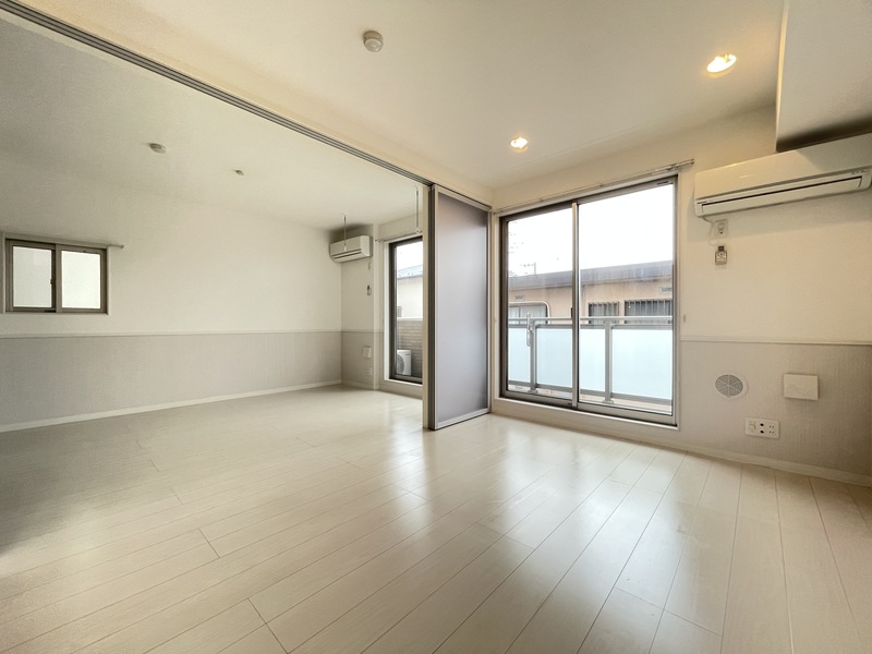 居室・リビング　広々と開放的な室内