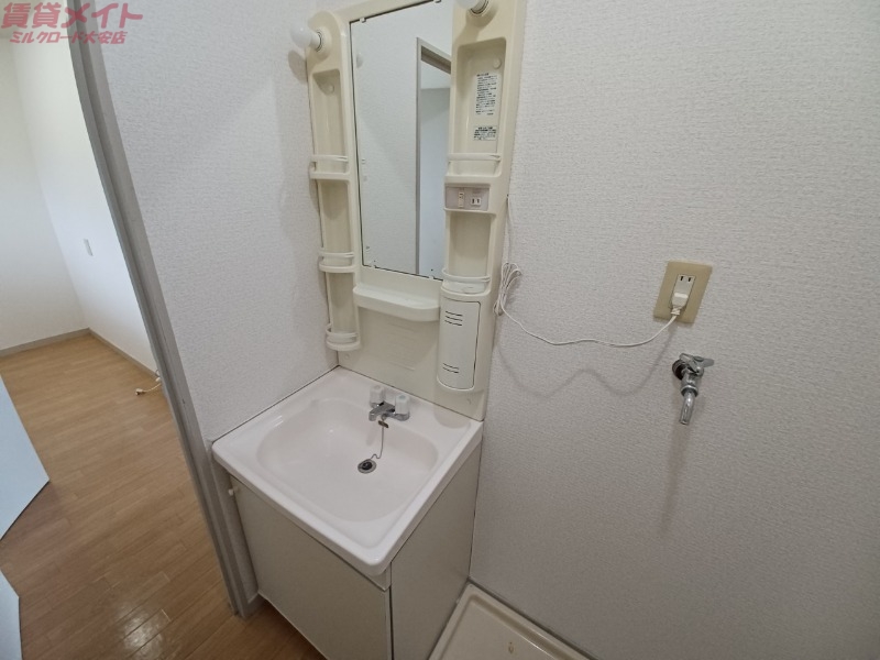 洗面設備　別部屋参考写真です