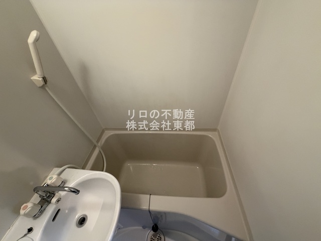 バス・シャワールーム　お掃除がしやすい３点ユニットバスです☆