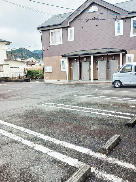 駐車場　駐車スペースもあります☆