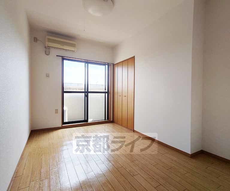 居室・リビング　落ち着いた雰囲気のお部屋です