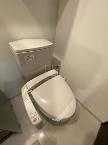 トイレ　ISM谷町六丁目　温水洗浄便座