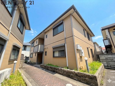 建物外観　駐車場、駐輪場有ります。