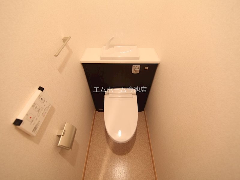 トイレ　温水洗浄暖房便座付トイレ