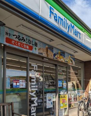 コンビニ　ファミリーマート杉並下高井戸二丁目店（コンビニ）まで614m