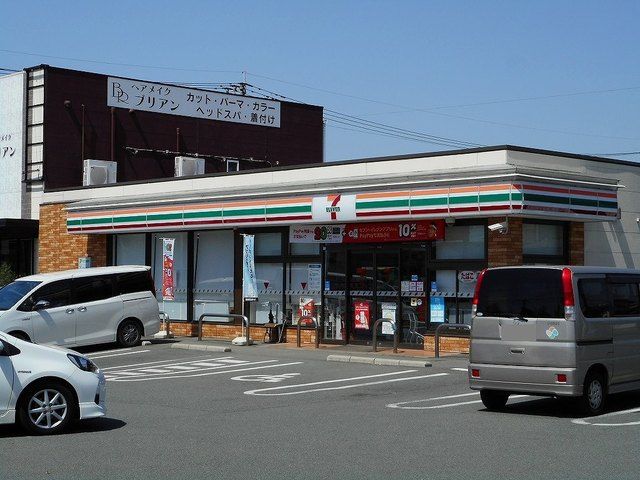 コンビニ　セブンイレブン桜木３丁目店（コンビニ）まで400m