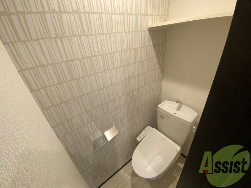 トイレ　トイレはウォシュレット機能付きです。安心して使用できますね。