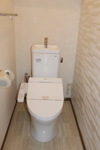 トイレ　温水洗浄便座