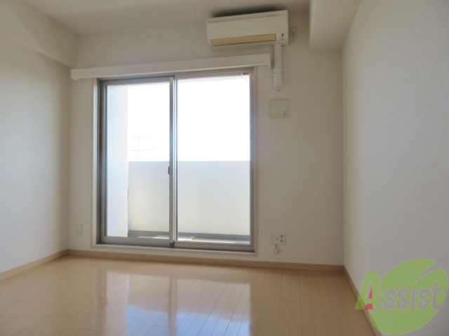 居室・リビング　陽の光が差し込む明るいお部屋は気持がいいですね～