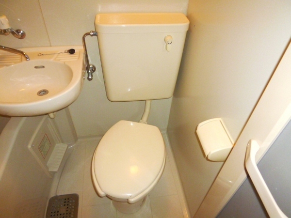 トイレ　浴室内にトイレがあります！