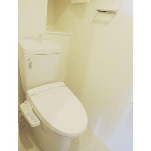トイレ　落ち着いた色調のトイレです