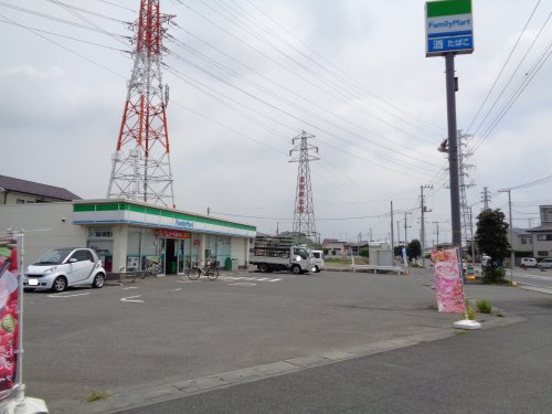 コンビニ　ファミリーマート肥塚南店（コンビニ）まで738m