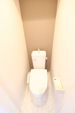 トイレ　同タイプ参考写真です。