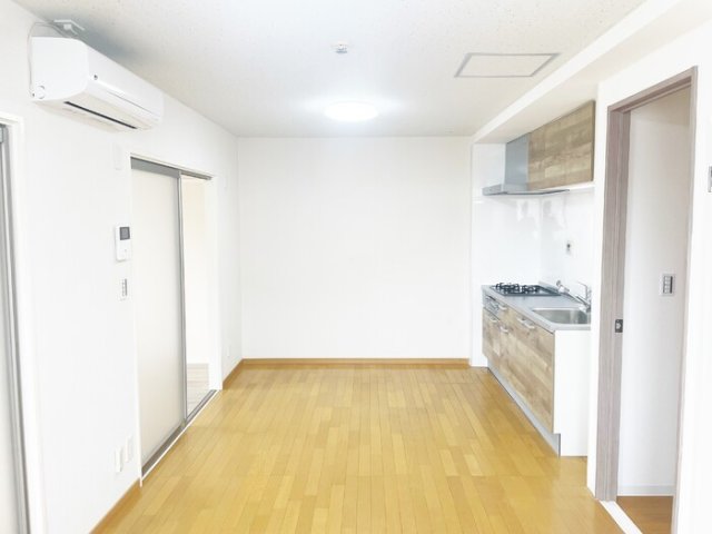 居室・リビング　同物件別号室の写真です。