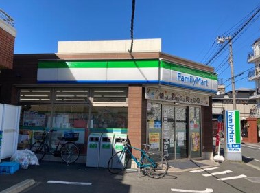 コンビニ　ファミリーマート豊島長崎三丁目店（コンビニ）まで288m