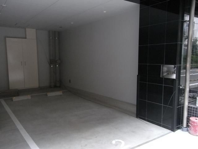 その他　屋根付き駐車場