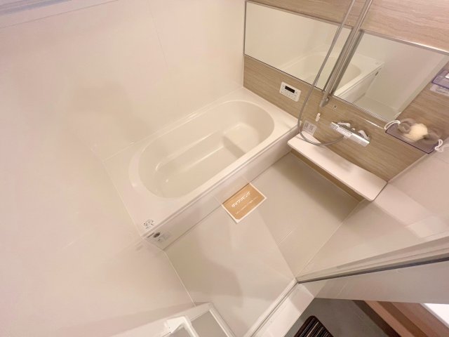 バス・シャワールーム　広めのお風呂は一日の疲れを癒してくれます。