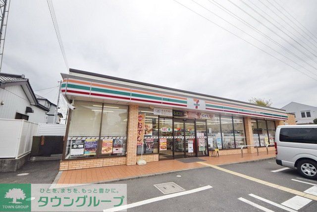 コンビニ　セブンイレブン北本東間2丁目店（コンビニ）まで556m