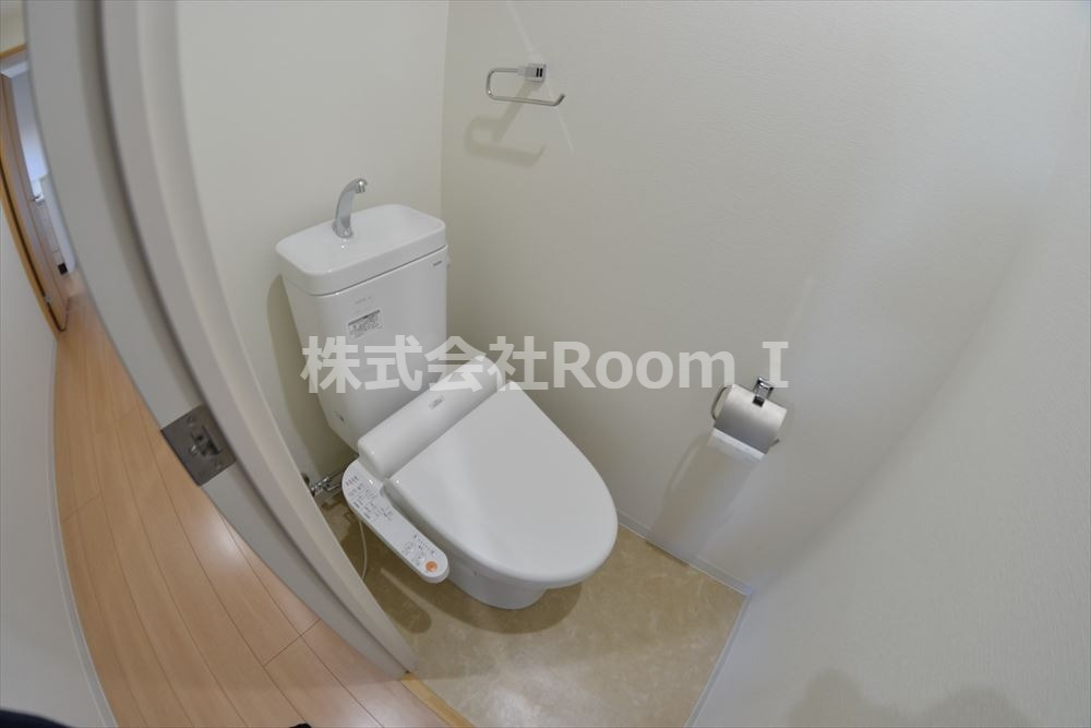 トイレ　落ち着いた色調のトイレです