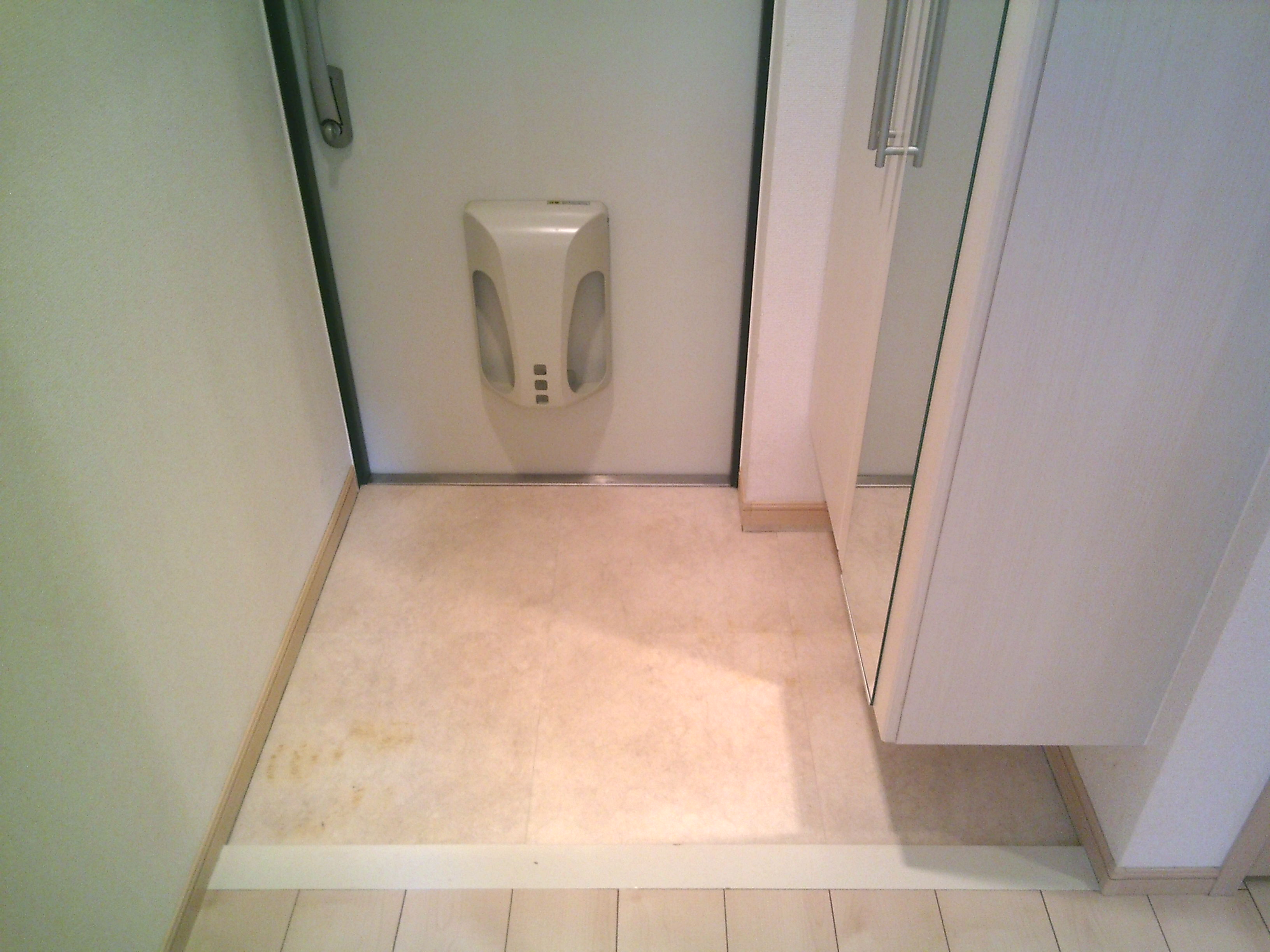 玄関　※参考　別のお部屋の写真です