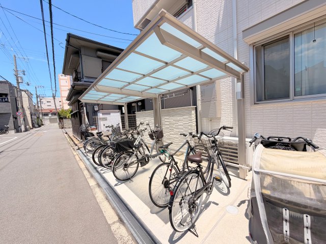 駐車場　敷地内には入居者専用の駐輪スペースもあります。