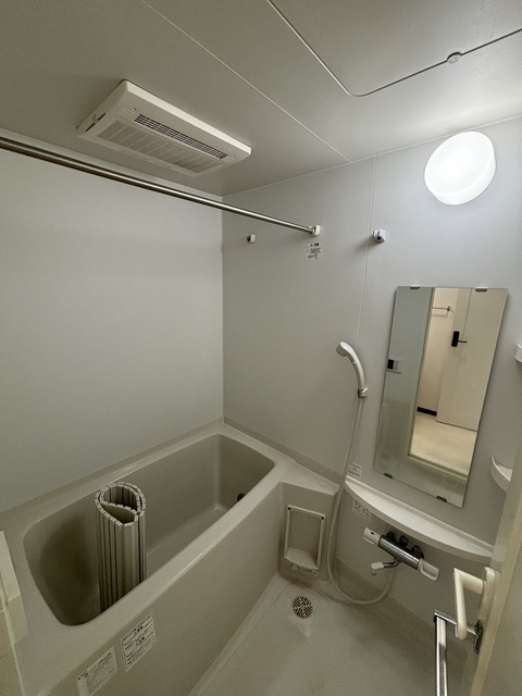 バス・シャワールーム　★別部屋参考写真です★床色が違う場合がございます★