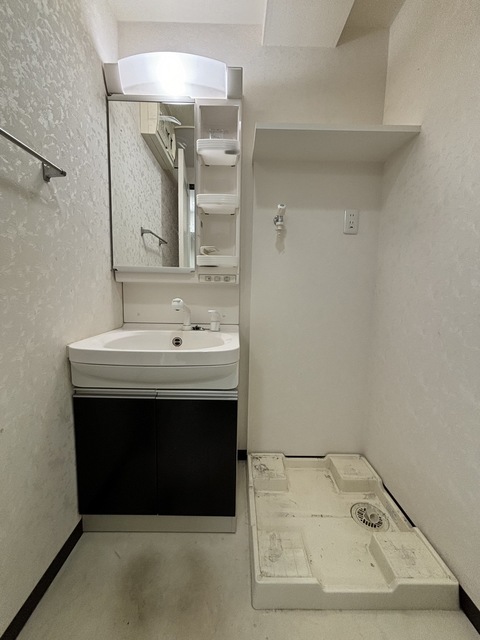 洗面設備　★別部屋参考写真です★床色が違う場合がございます★